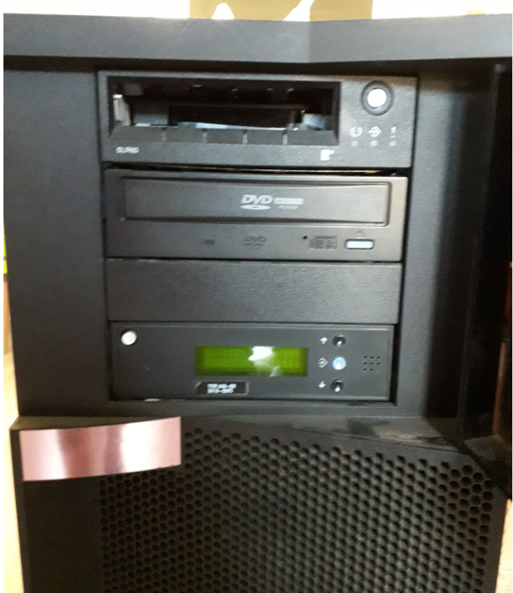 一台IBM小型机相关资料IBM 9406 E1 可能是2003年的产品，这里有相关图片，以及来源