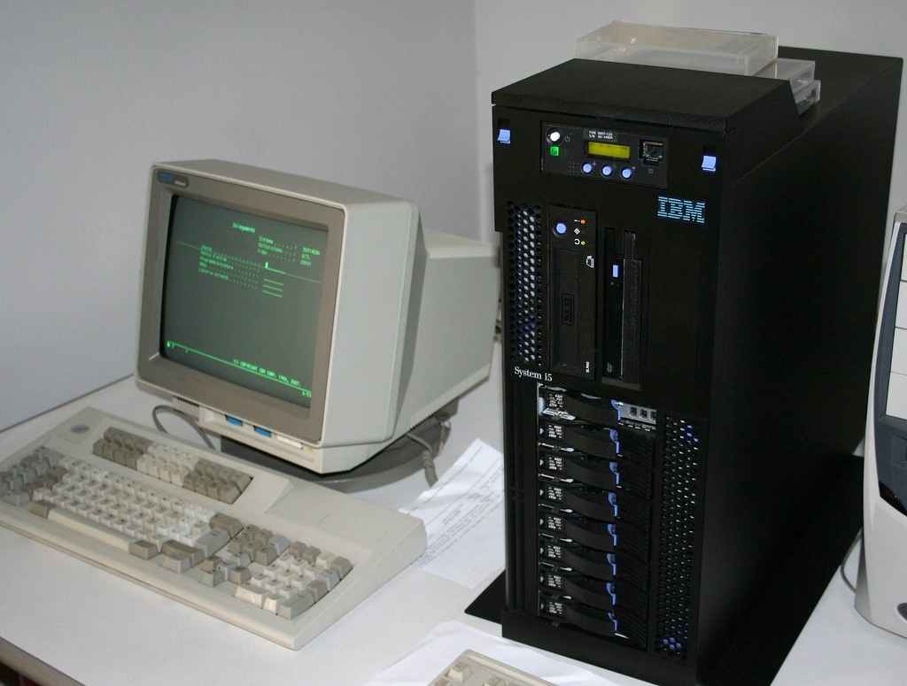 一台IBM小型机相关资料IBM 9406 E1 可能是2003年的产品，这里有相关图片，以及来源